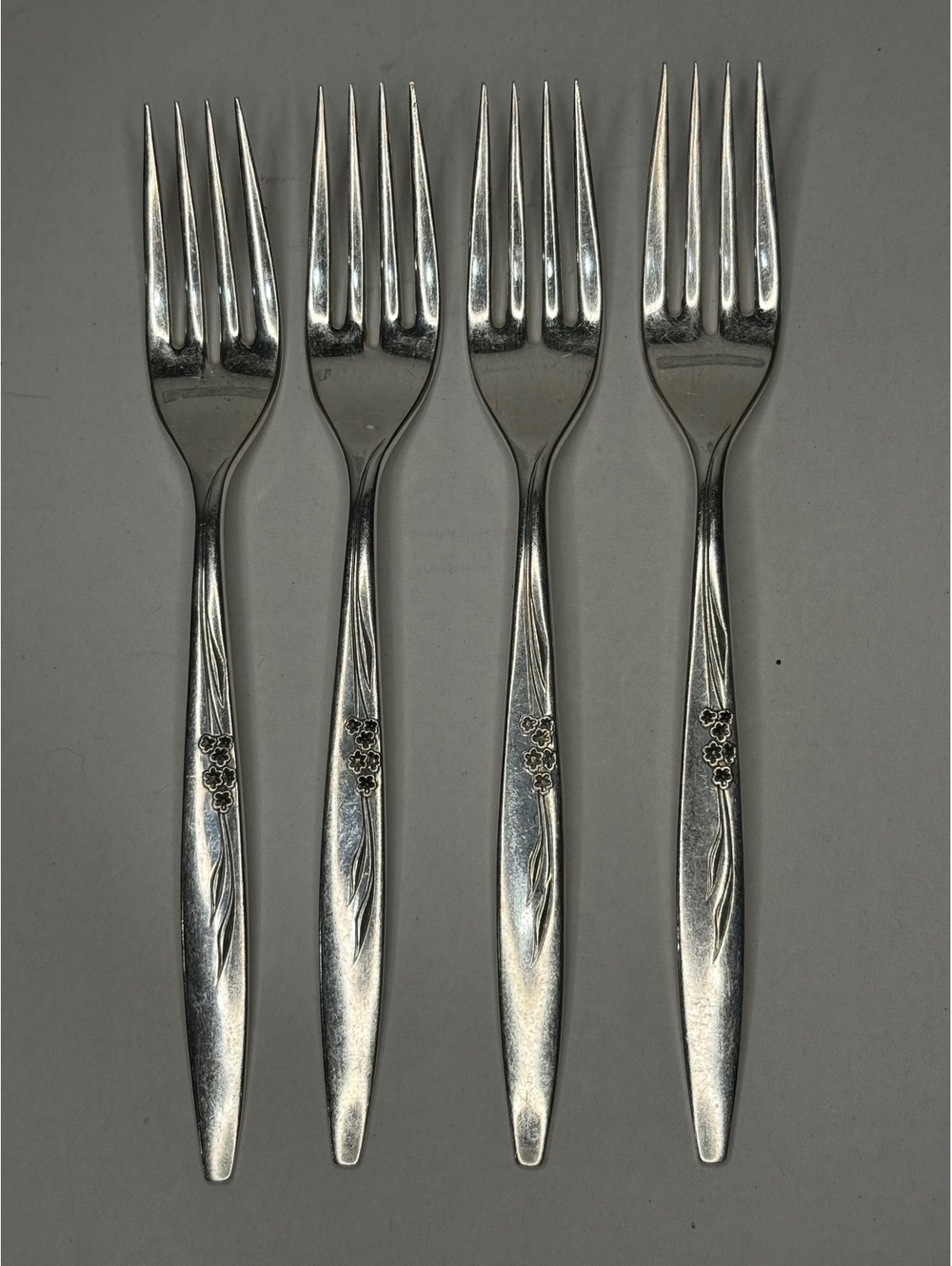 Vintage Oneida Community Enchantment Gentle Rose Silverplate 4 Dinner Fork Lot